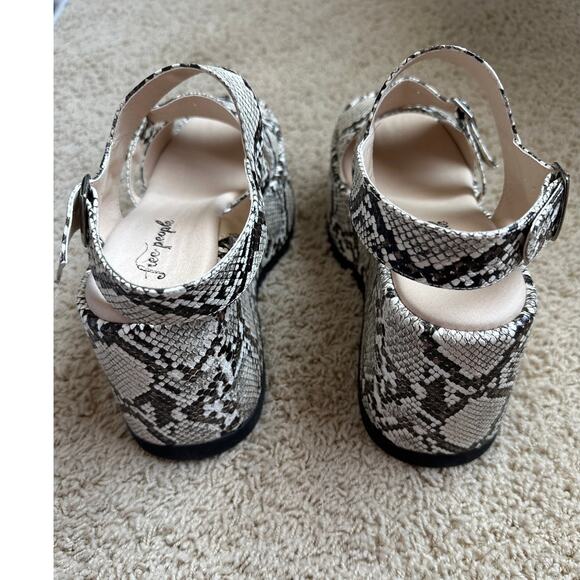 NWOT Free People Platform Sandals‎ Snakeskin Size 40 - Picture 6 of 9